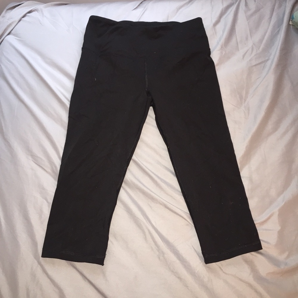Victoria’s Secret Black Cropped Leggings